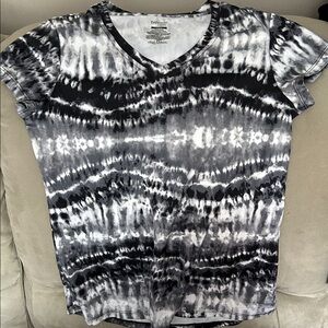 Danskin Now Black and White Short Sleeve Top